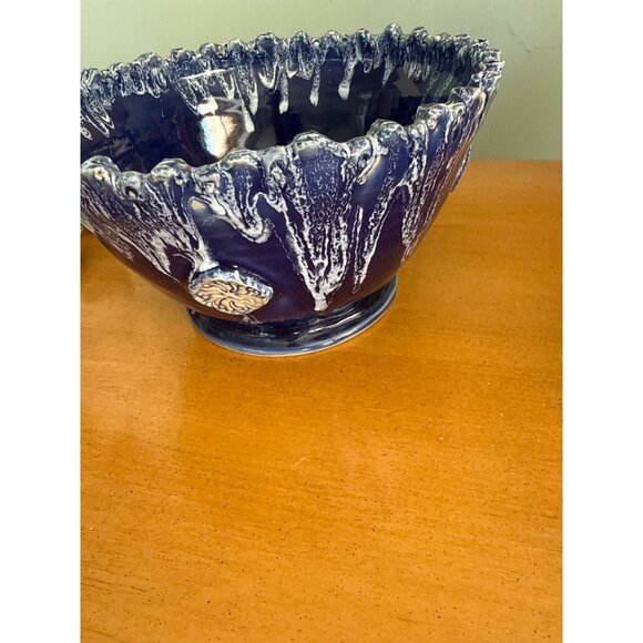 Signed Studio pottery Bowl With Drip Glaze & Textured Edge - Blue & White - Picture 3 of 9